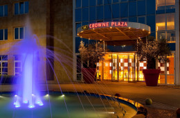 crowne-plaza-padova-entrance-2532937436-2x1